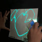 T-shirt met leuk eigen lichtgevoelige ontwerp en korte mouwen