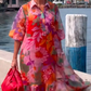 Rode jurk van chiffon met bloemenprint